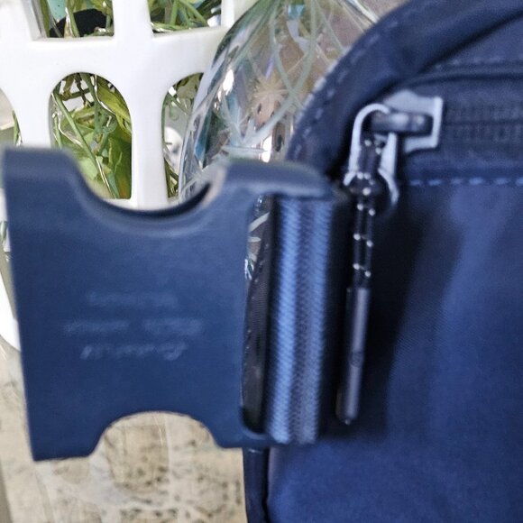 Lululemon Everywhere Belt Bag 1L (True Navy) NWT. - Picture 2 of 7